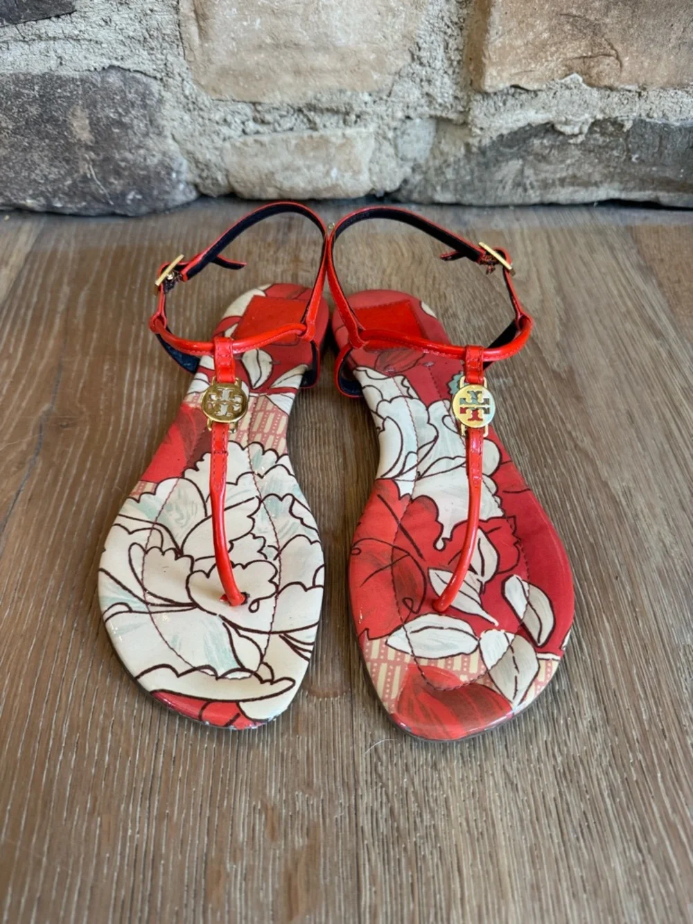 Tory Burch Logo medallion Emmie sandals sz 8.5 Price Firm!